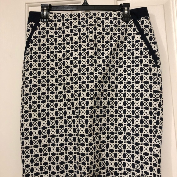 The Limited Navy and White Skirt. Size 8. New - Picture 4 of 5